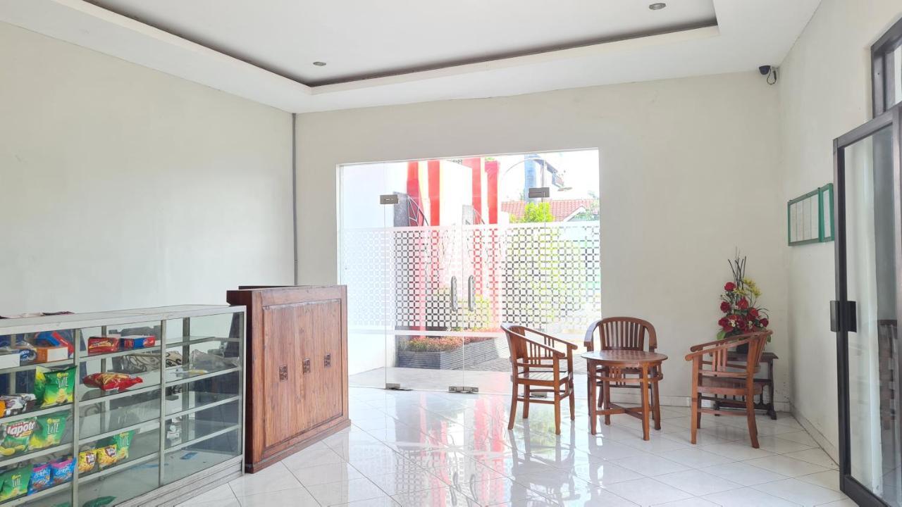 Oyo 90831 Hotel Gardenia Prambanan Yogyakarta Exterior foto